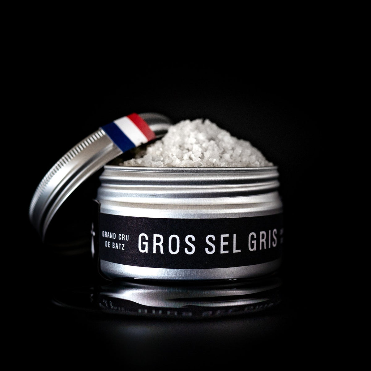 Boîte de gros sel gris de mer Binet 1660 de Batz-sur-Mer sur fond noir