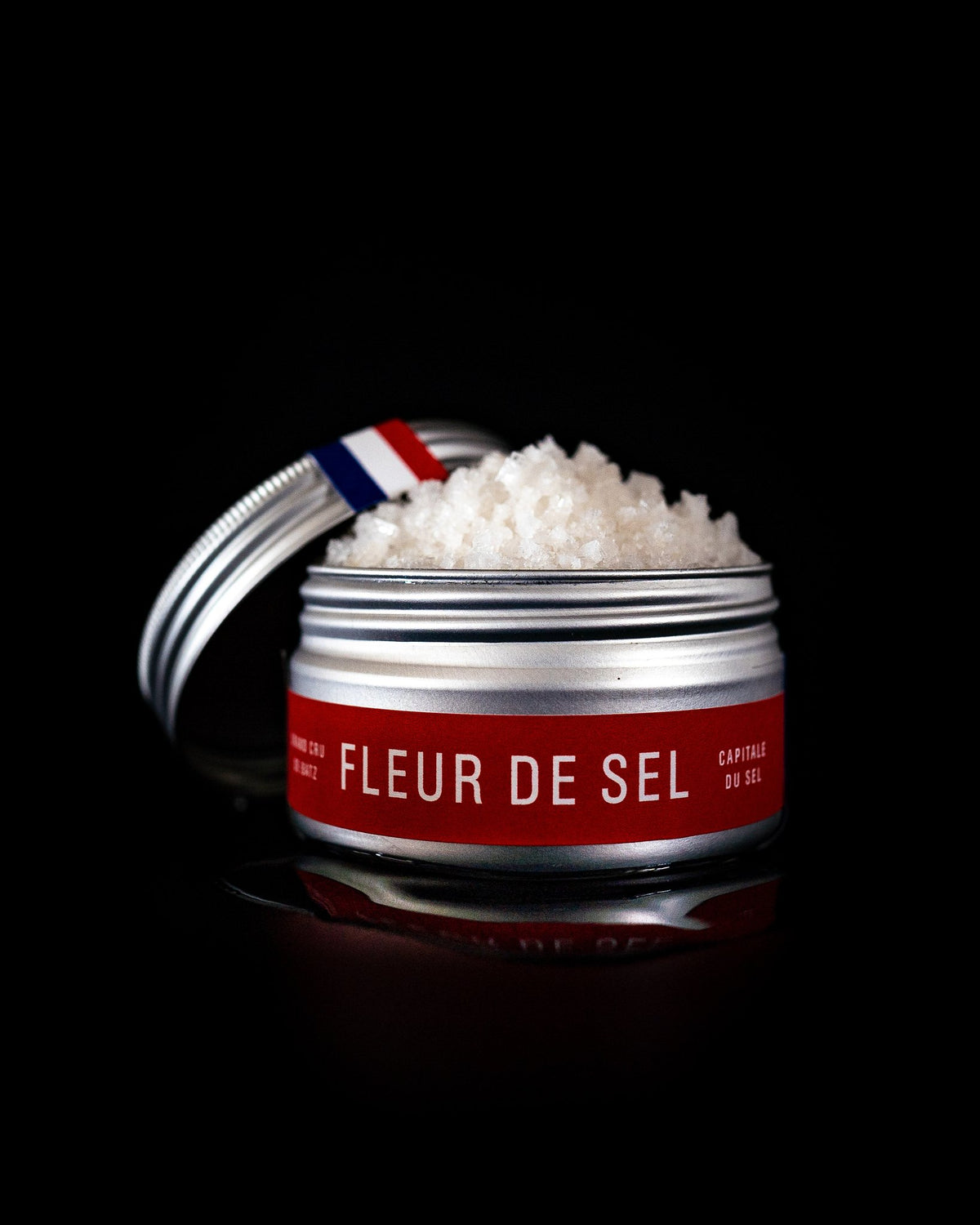 Boîte de fleur de sel Binet 1660 de Batz-sur-Mer sur fond noir