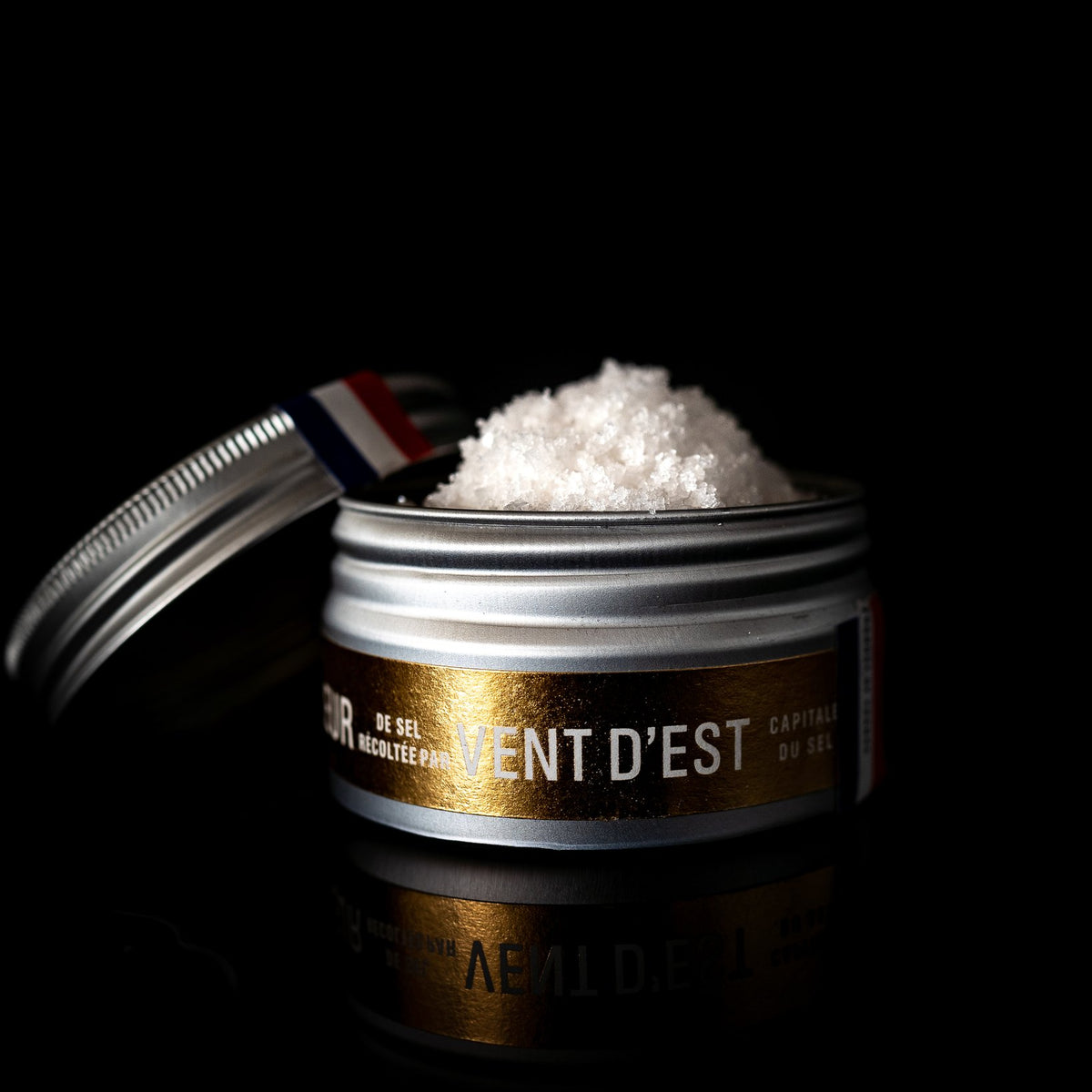 Boîte de fleur de sel Vent d’Est Binet 1660 sur fond noir