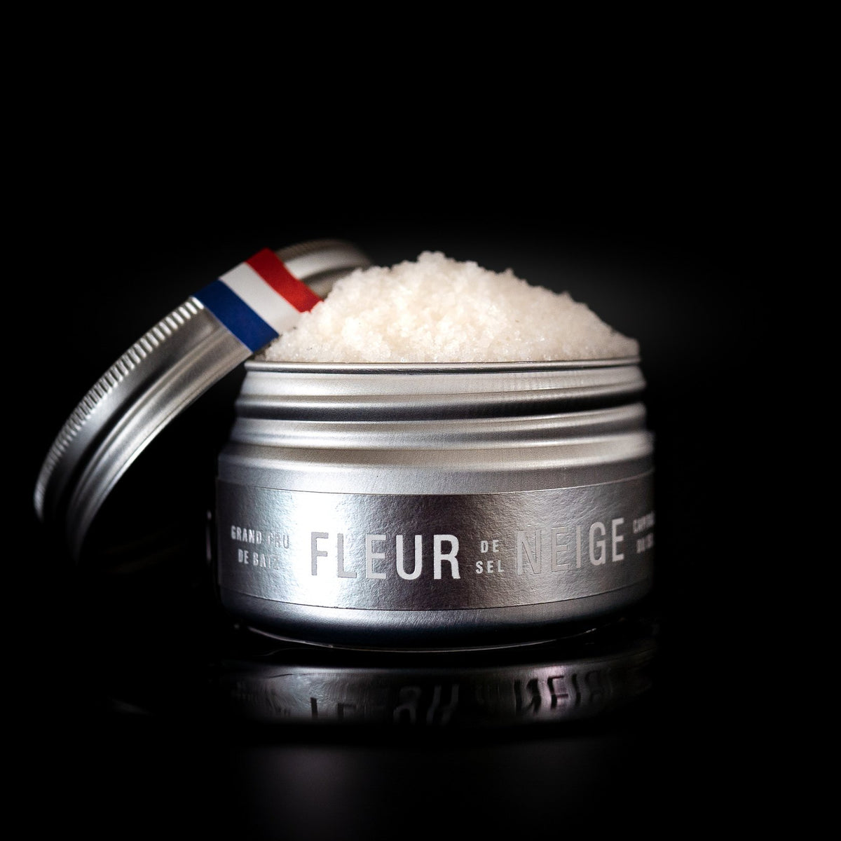 Boîte de fleur de sel Fleur Neige de Binet 1660 sur fond noir