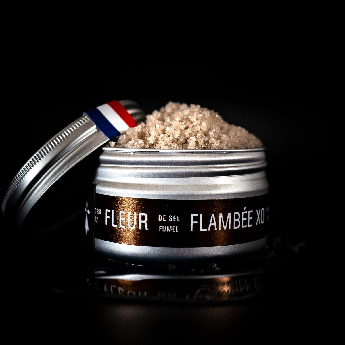Fleur de sel flambée au cognac XO de Binet 1660, boîte sur fond noir