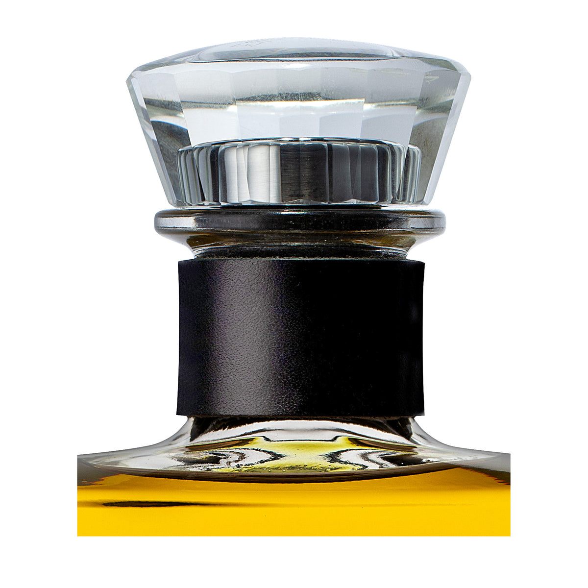Huile d’olive Couture d’Estoublon, gros plan sur le bouchon en verre et la collerette en cuir