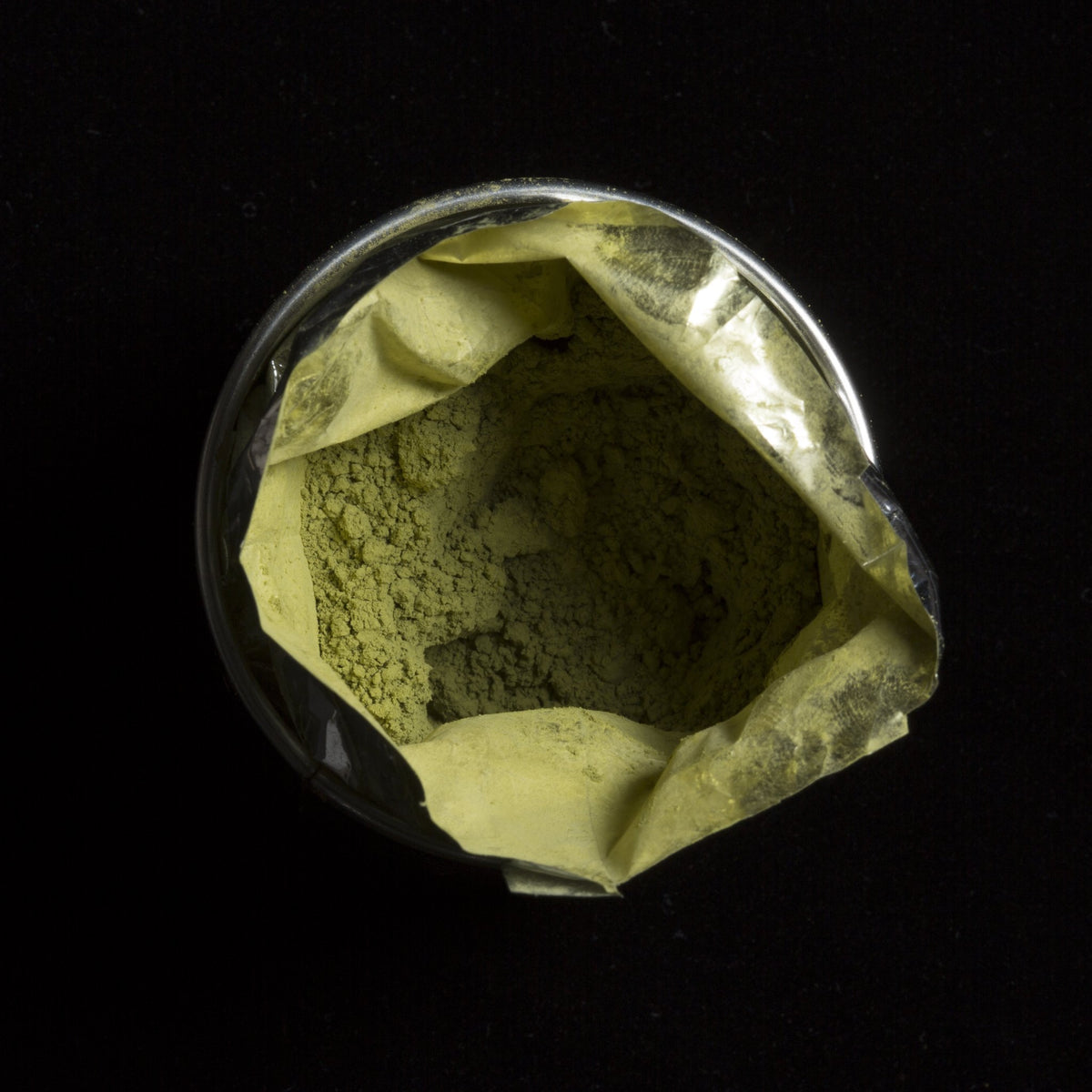 Sachet ouvert de matcha Tradition en poudre de Dammann Frères