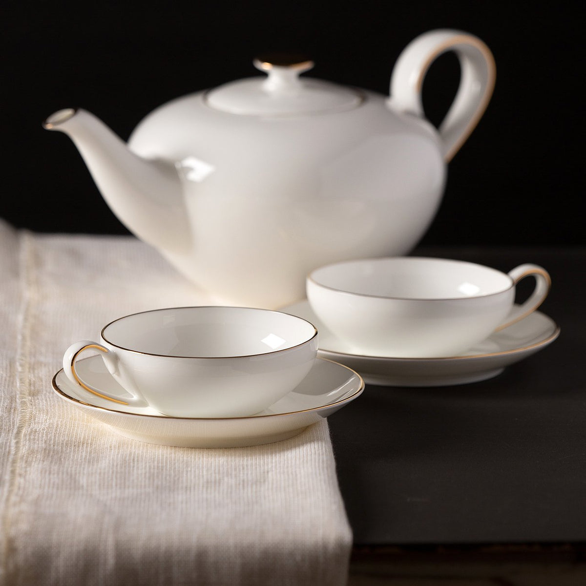 Dammann Frères Concorde porcelain teapot with cups and saucers